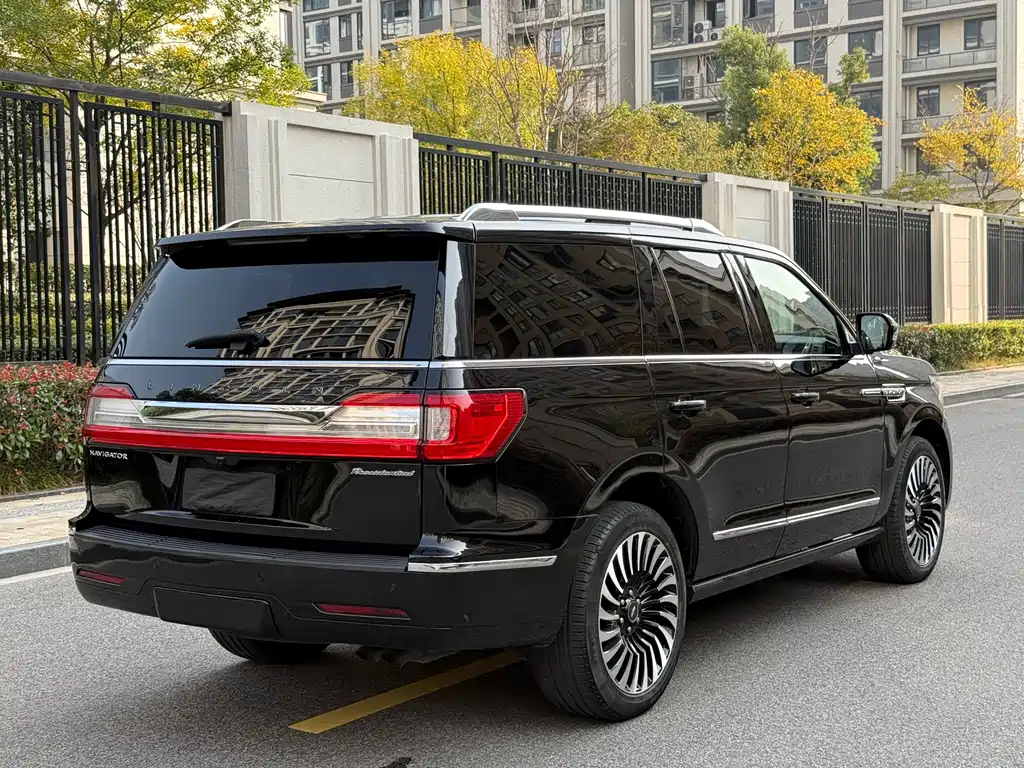 LINCOLN NAVIGATOR