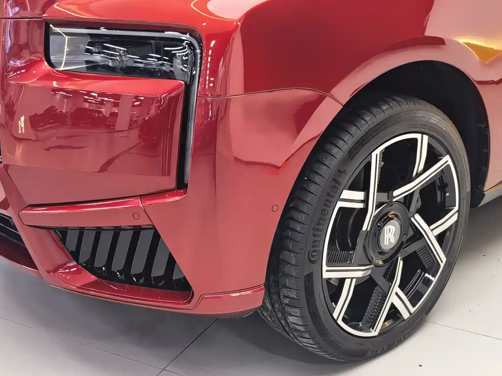 Rolls-Royce Cullinan — миниатюра 8