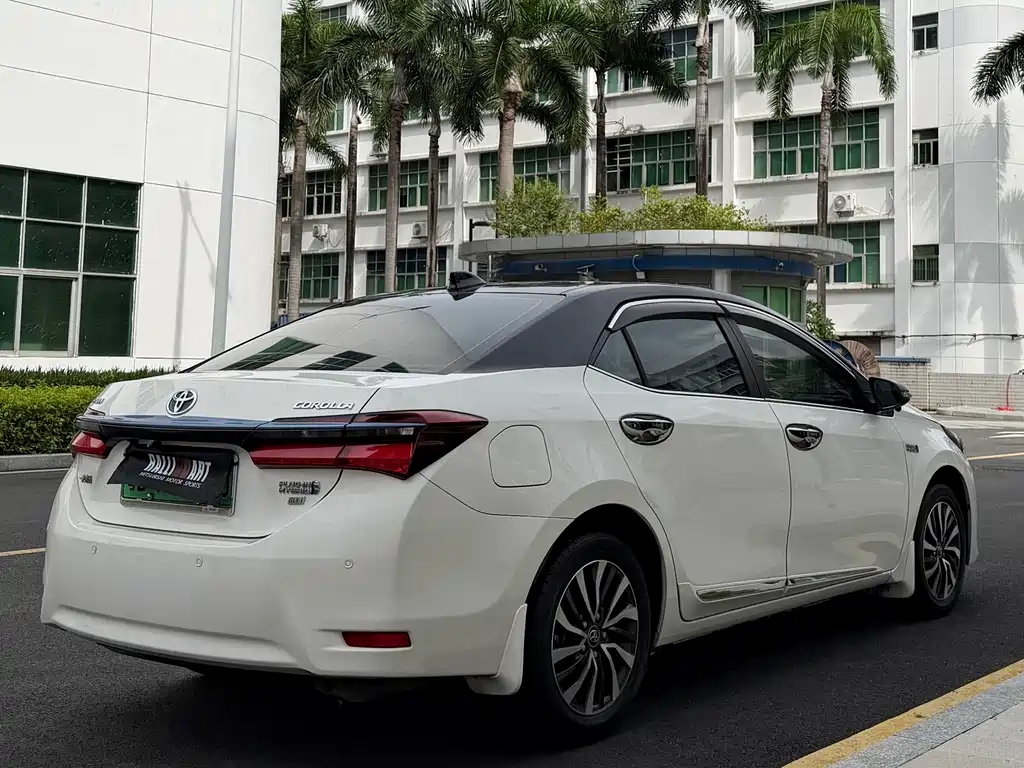 Toyota Corolla Hybrid — миниатюра 6