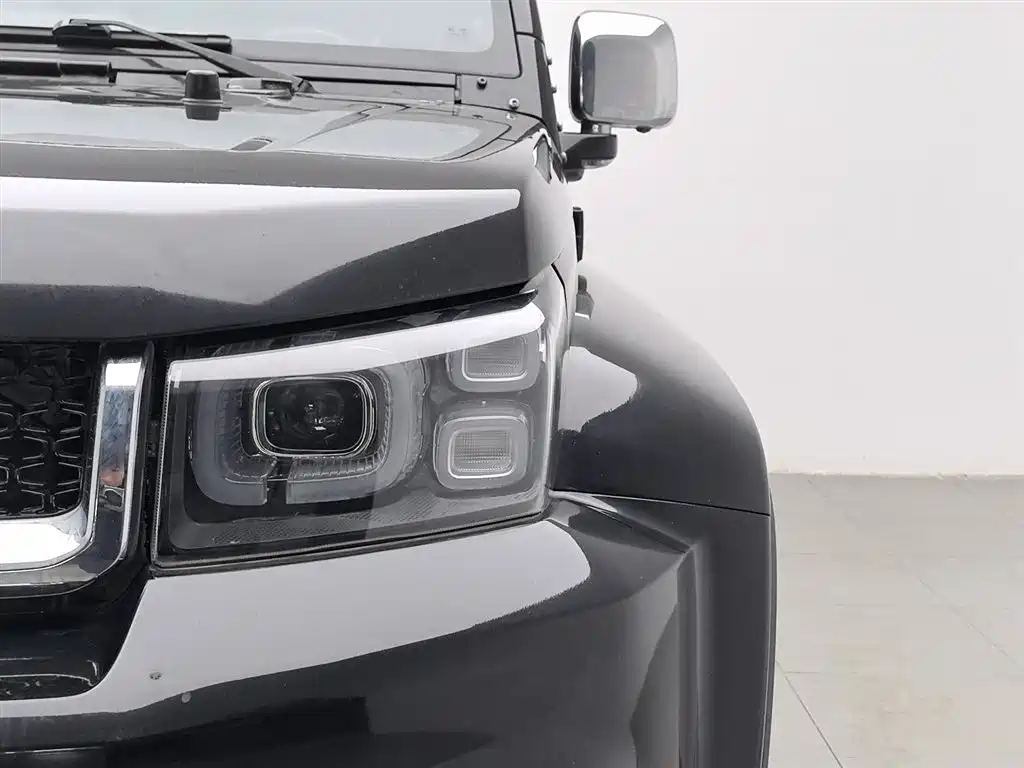 BAIC BJ40 2018 PLUS 2.3T AT Flagship V