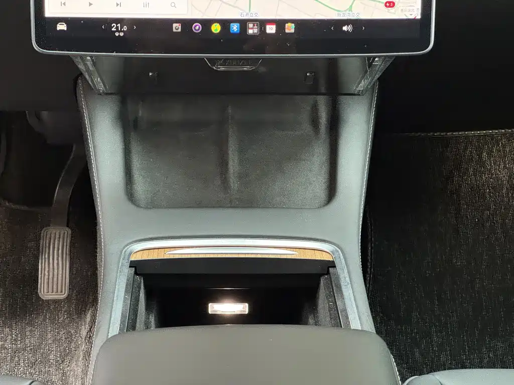 Tesla Model Y — миниатюра 12