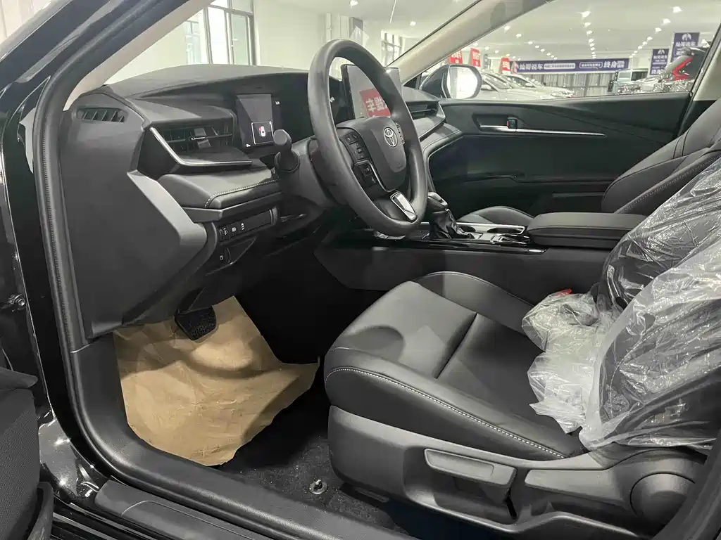 Toyota Camry 2026 2.0HE Elite