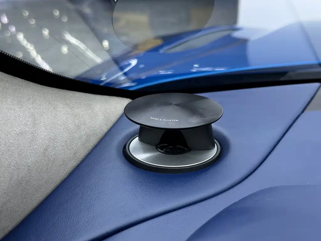 Aston Martin DB11 — миниатюра 19