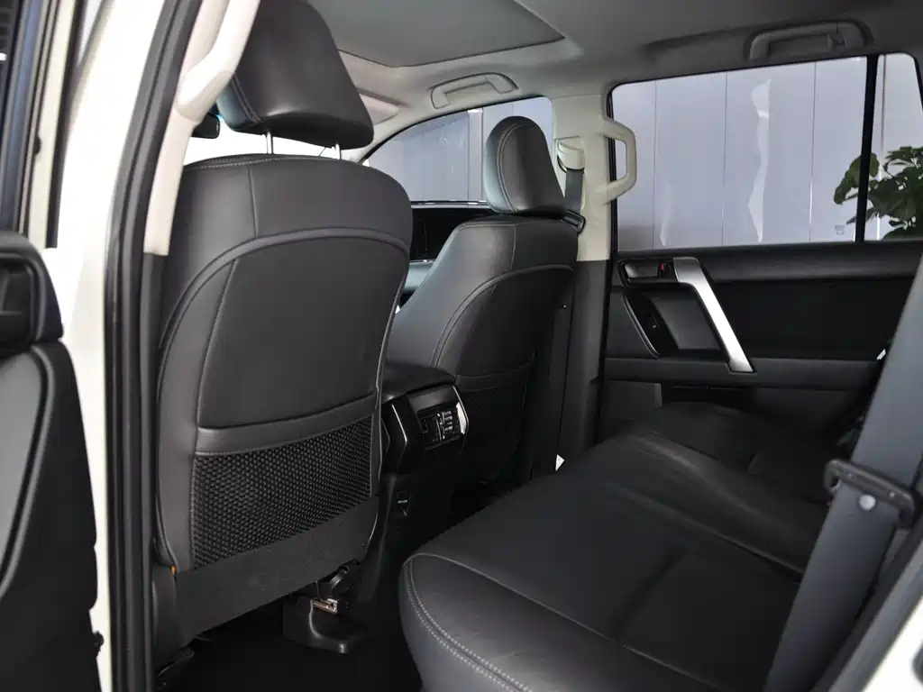 Toyota Land Cruiser Prado 2015 2.7L AT Standard
