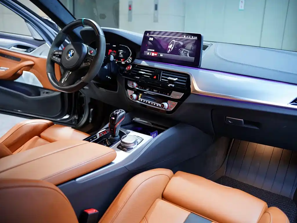 BMW M5 — миниатюра 32