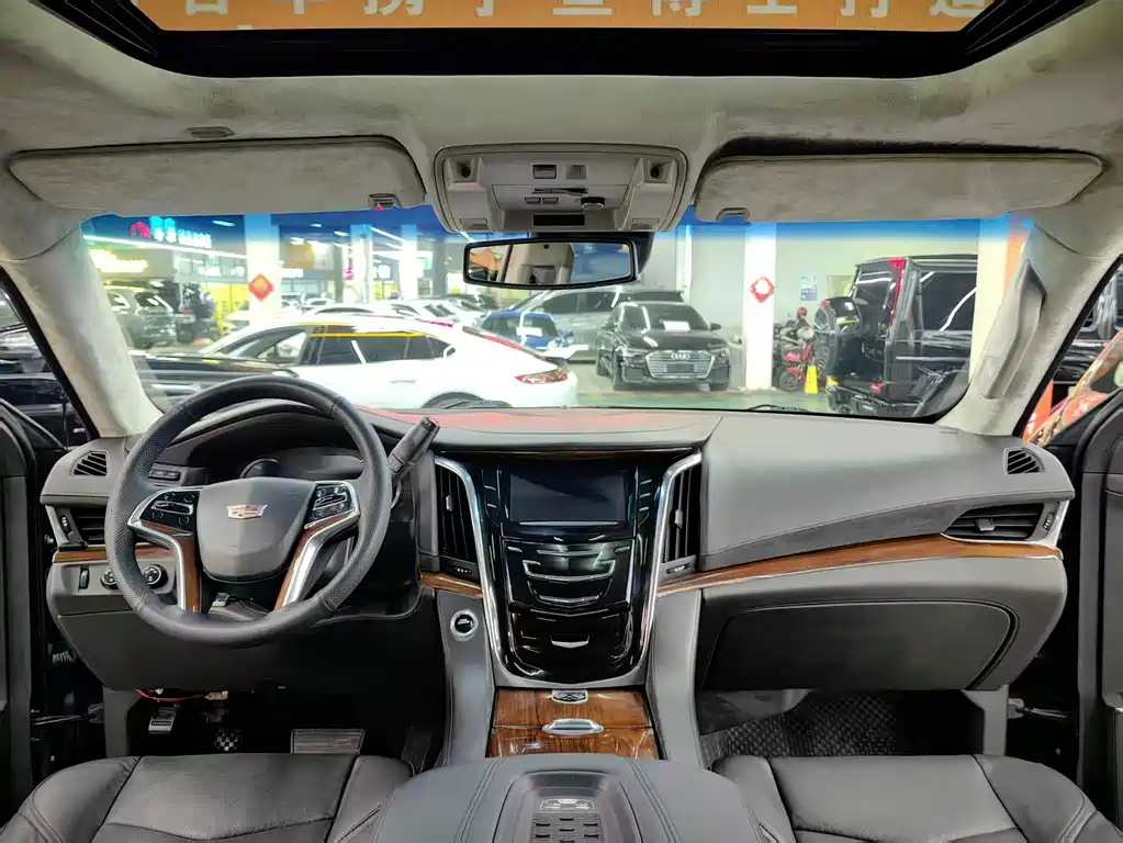 Cadillac Escalade — миниатюра 5