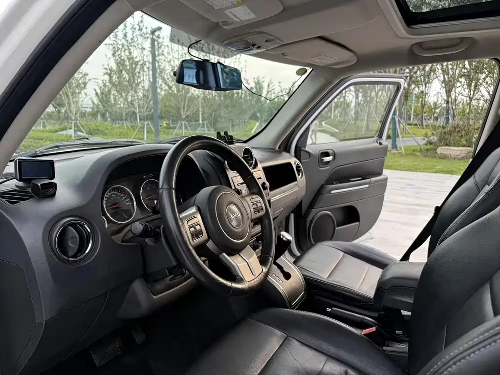 Jeep Patriot — миниатюра 8