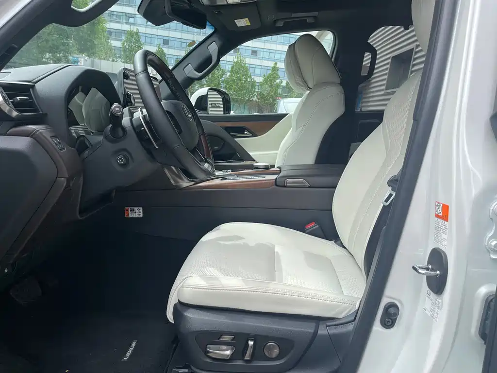 Lexus LX 2025 700h