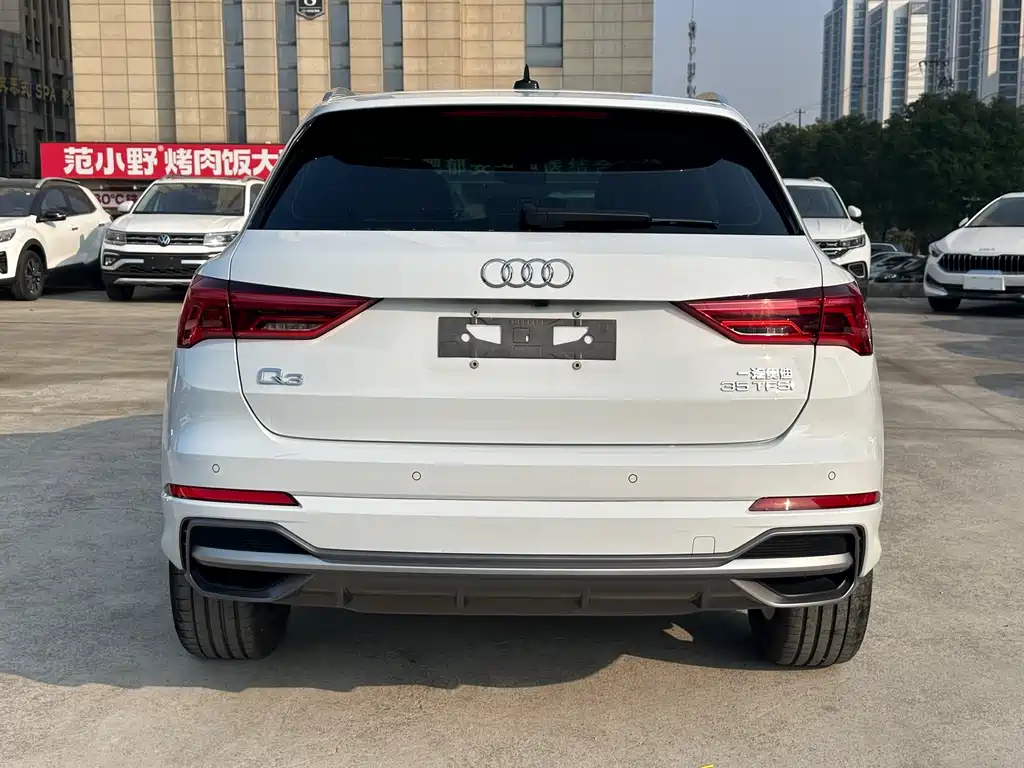 AUDI Q3