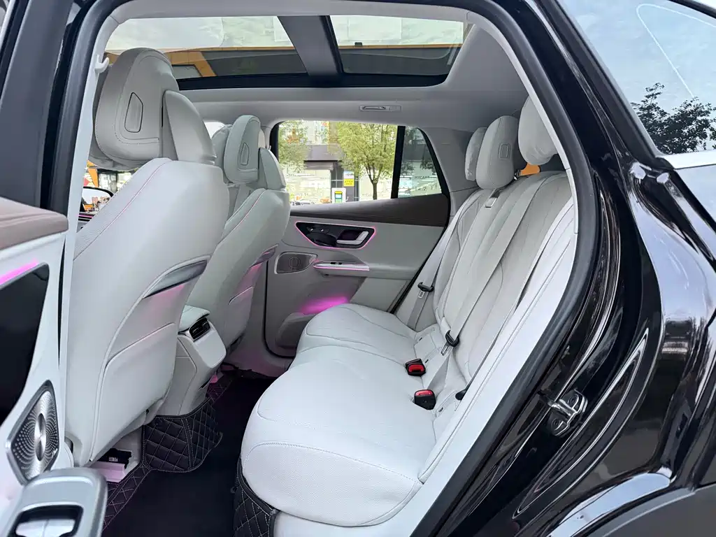 Mercedes-Benz EQE SUV — миниатюра 6