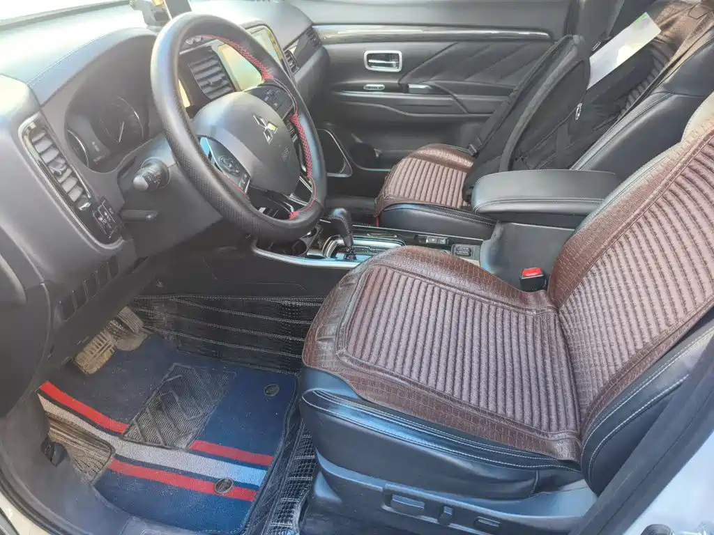 Mitsubishi Outlander — миниатюра 16