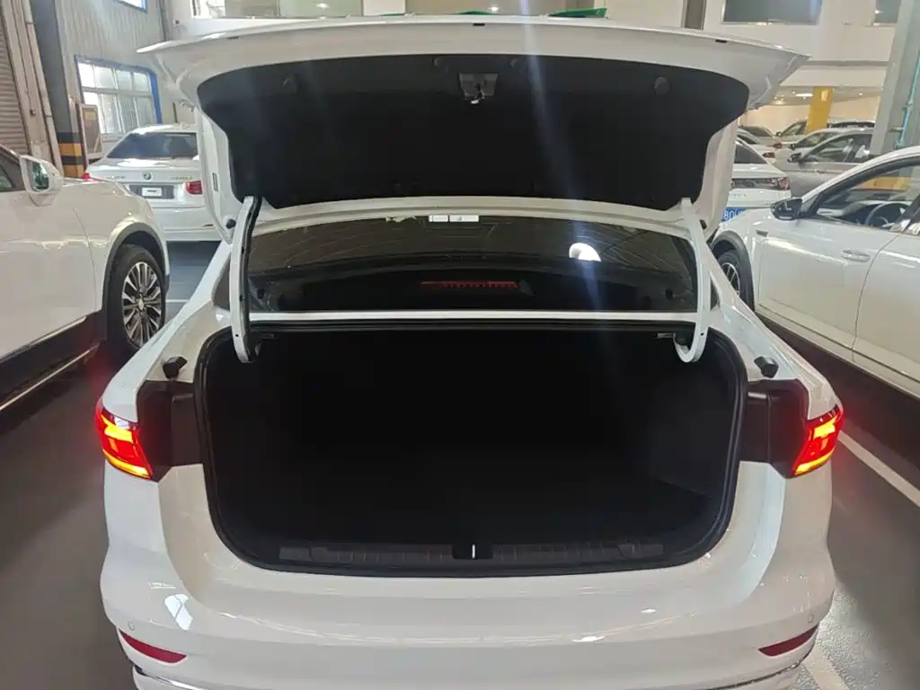 Geely Emgrand — миниатюра 19