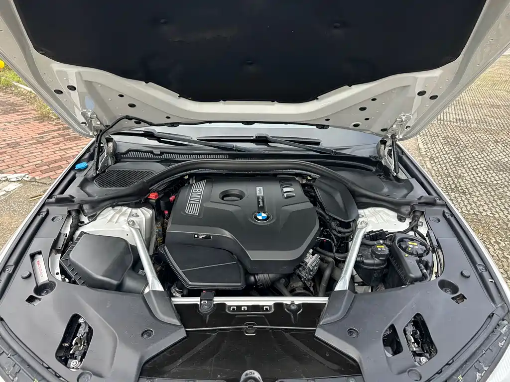 BMW 5 Series — миниатюра 25