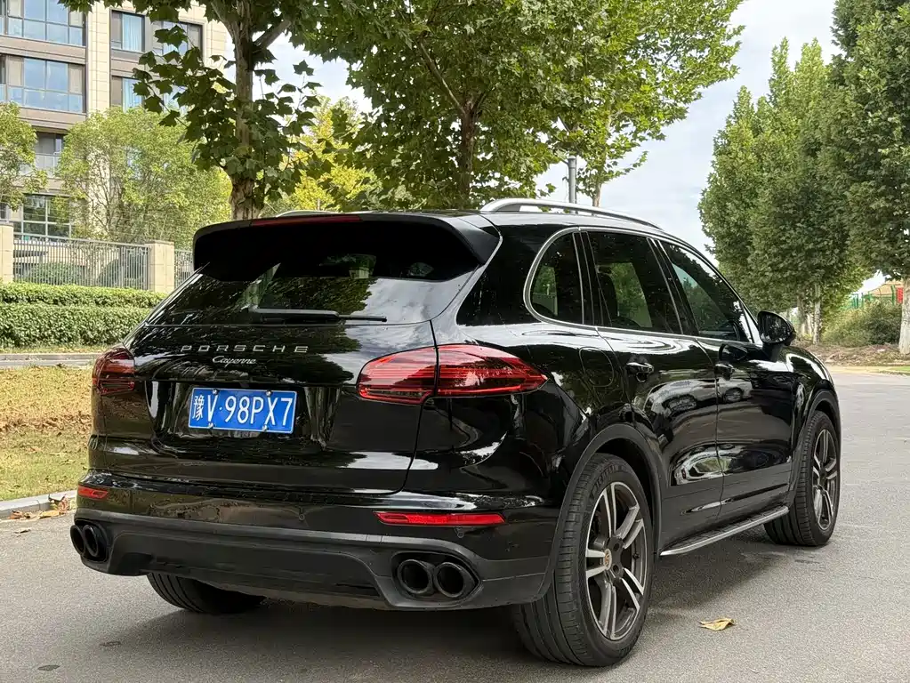 Porsche Cayenne — миниатюра 9