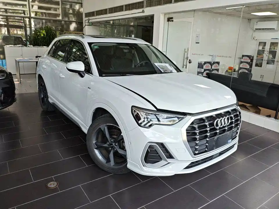 Audi Q3 2023 35 TFSI Fashion (1.4T)