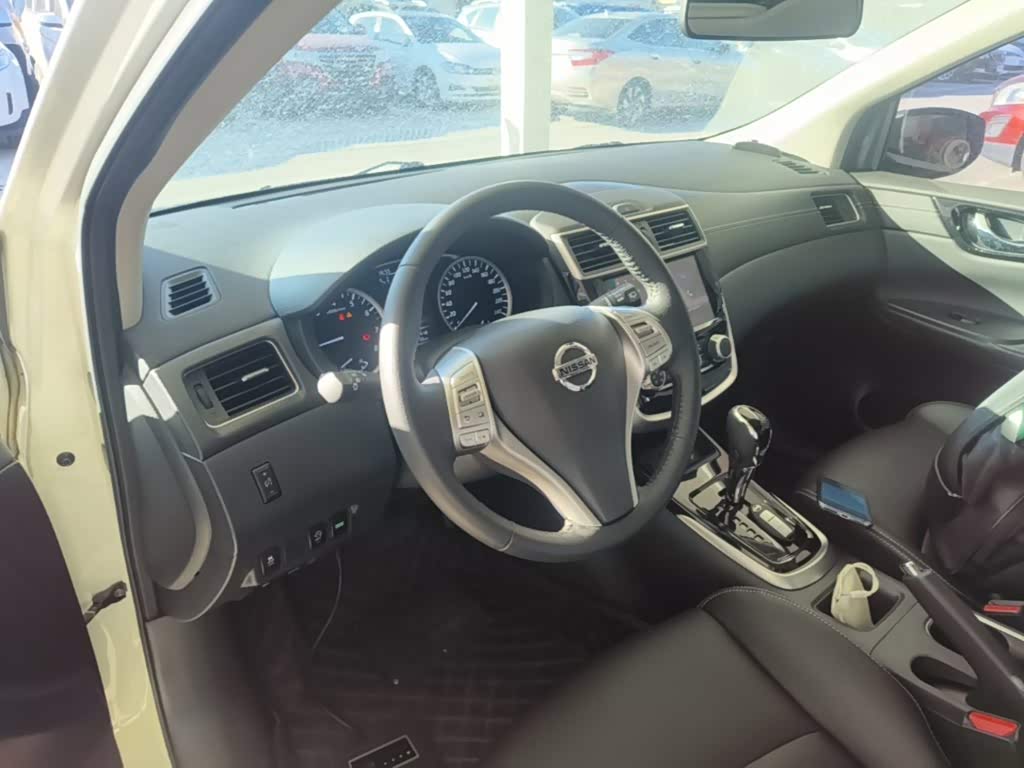 Nissan Tiida 1.6 л 2023 г. Белый, пробег 3700 км