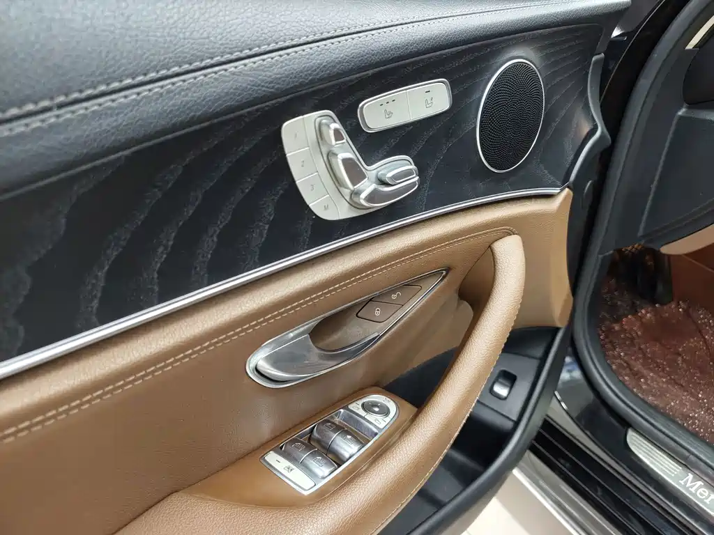 Mercedes-Benz E-Class — миниатюра 15
