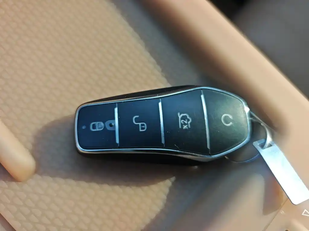 BYD L DM-i — миниатюра 9