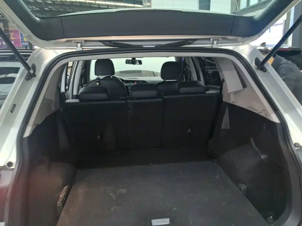 Volkswagen Tiguan L — миниатюра 19