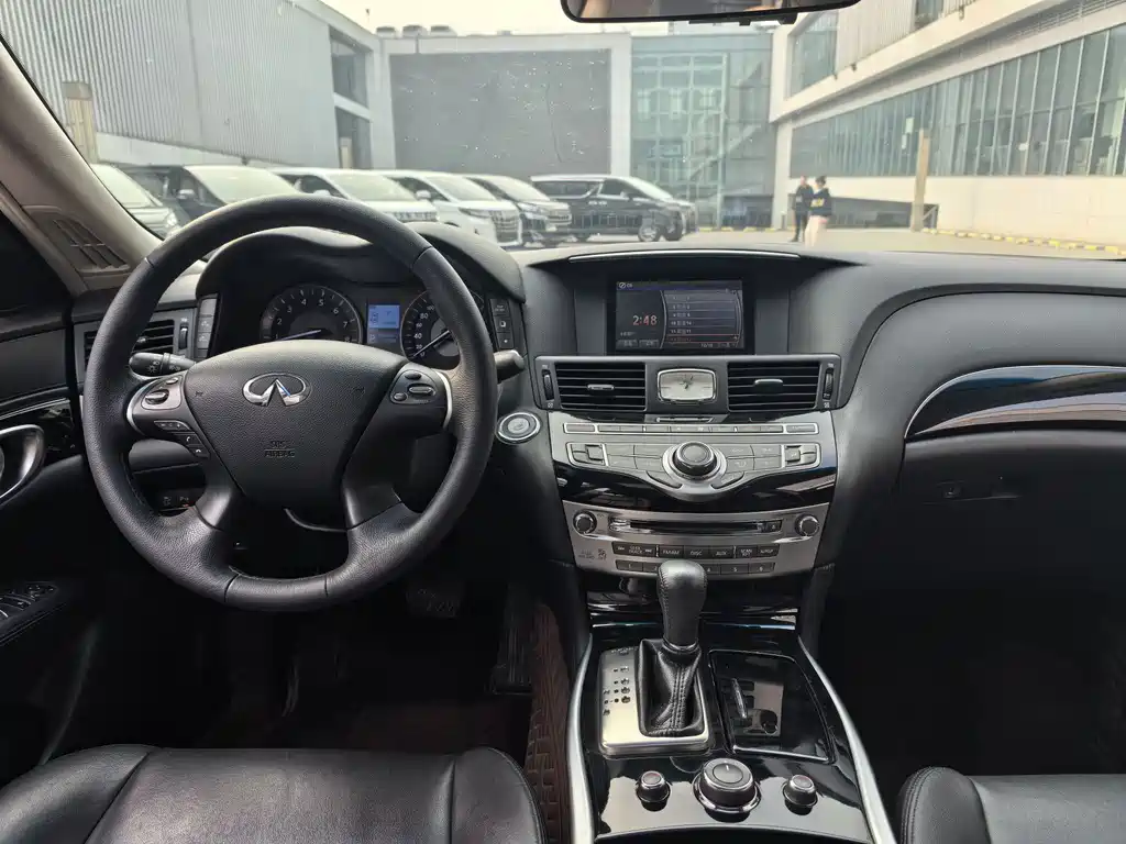INFINITI Q70
