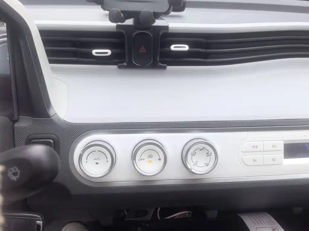 Wuling MINIEV — миниатюра 6