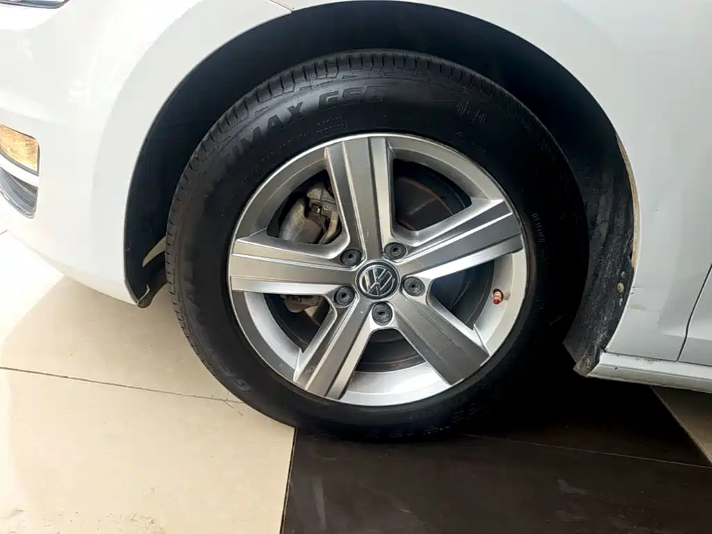 Volkswagen Golf — миниатюра 23