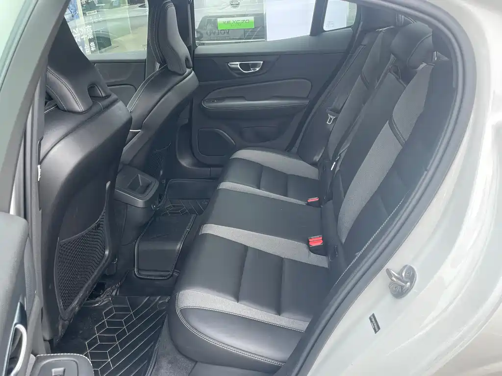 Volvo S60 2025 B5 Sport