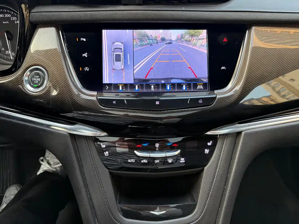CADILLAC XT6