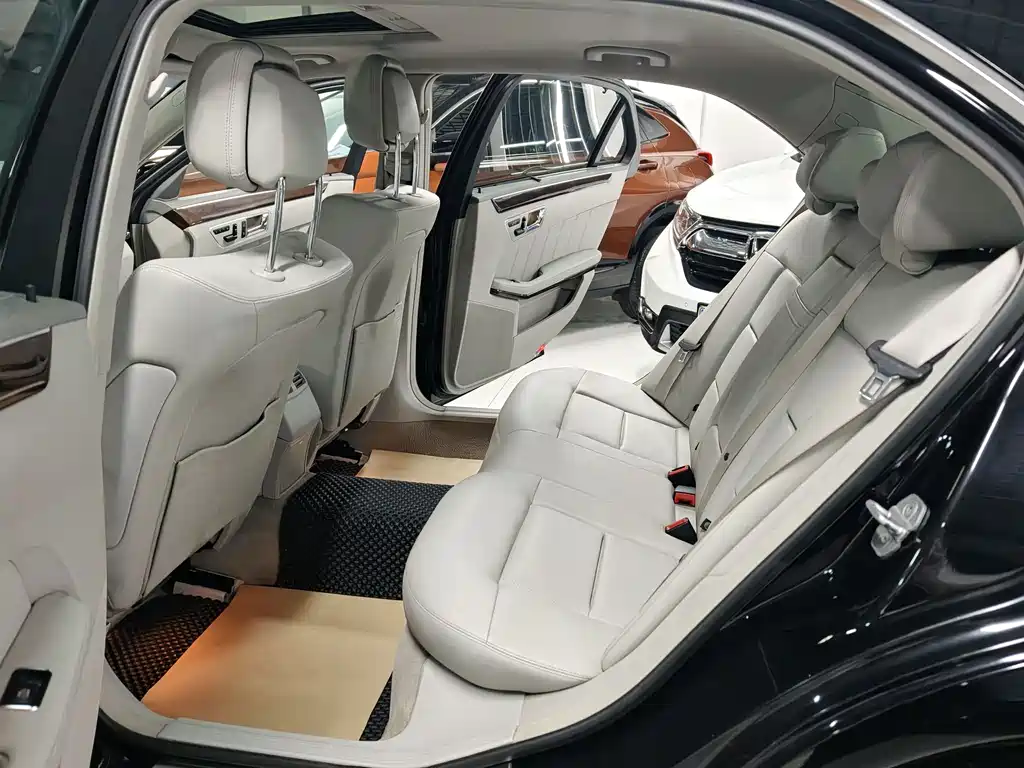 Mercedes-Benz E-Class E 2011 E 200 L CGI