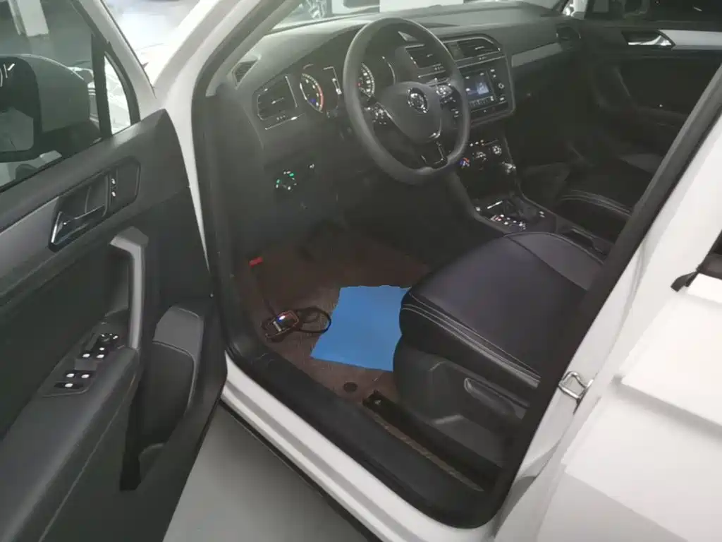 Volkswagen Tiguan L — миниатюра 16