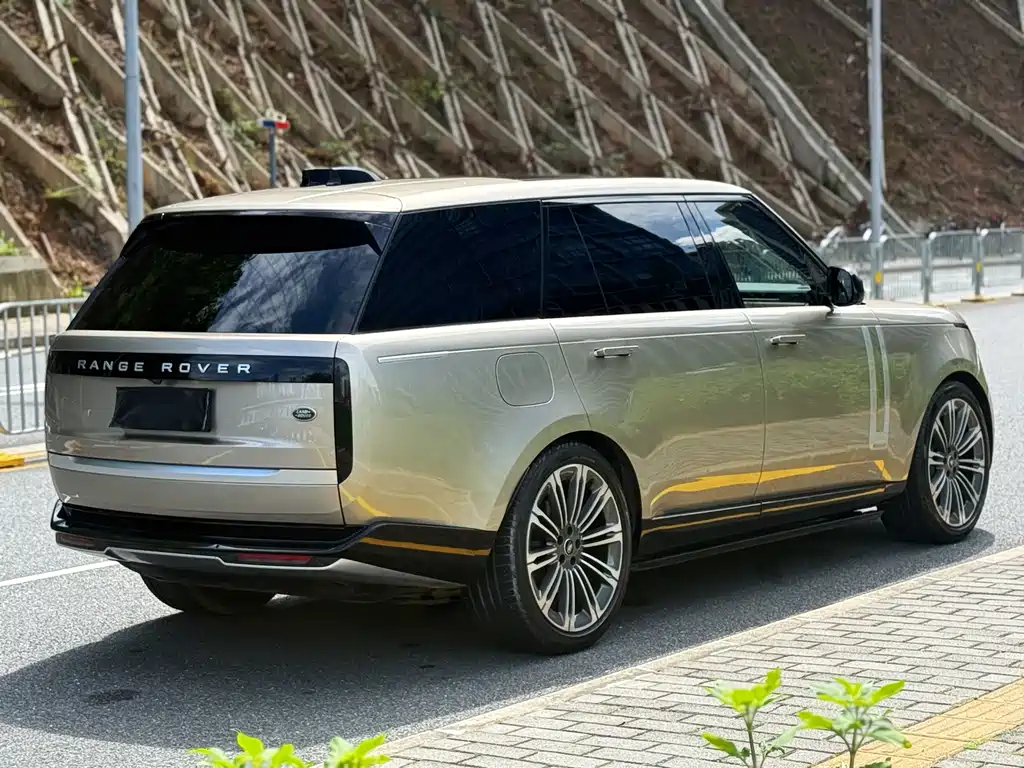 Land Rover Range Rover 2024 3.0 L6 400PS Long Wheelbase