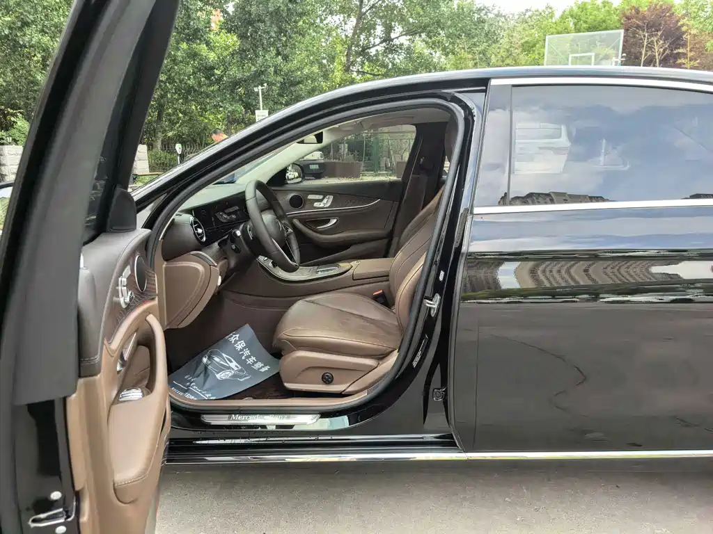 Mercedes-Benz E-Class — миниатюра 11