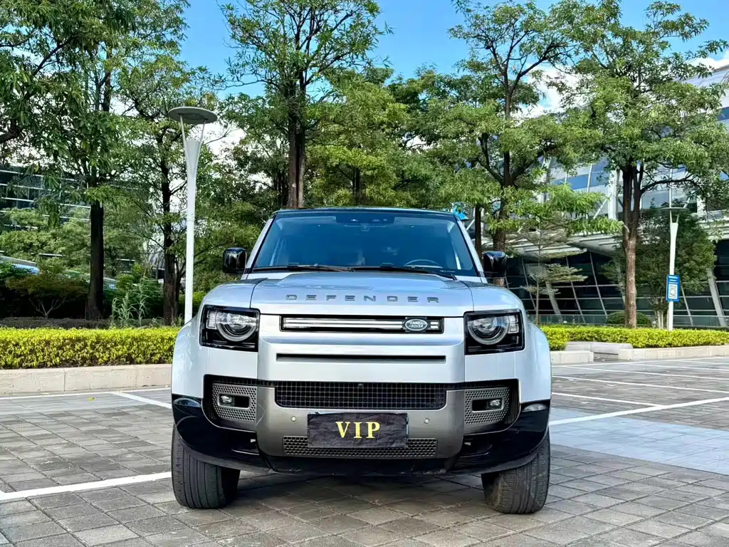 LAND ROVER DEFENDER