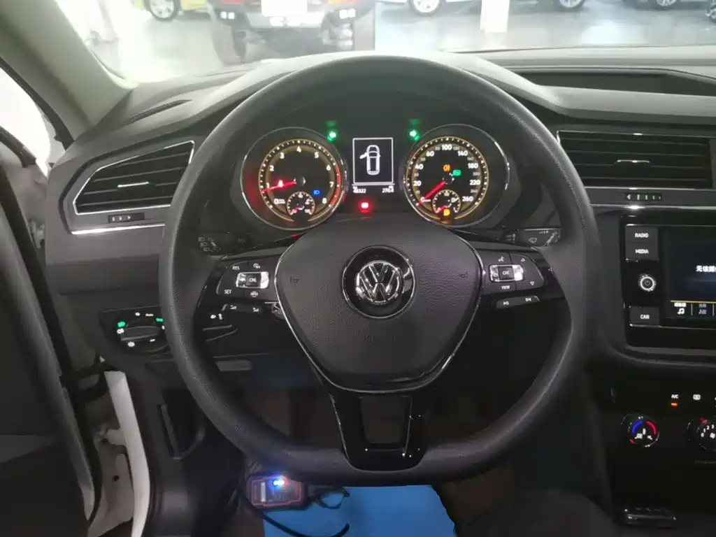 Volkswagen Tiguan L — миниатюра 11