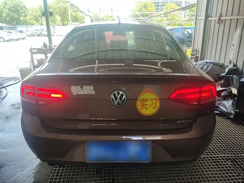 Volkswagen Lamando 2017 230TSI DSG
