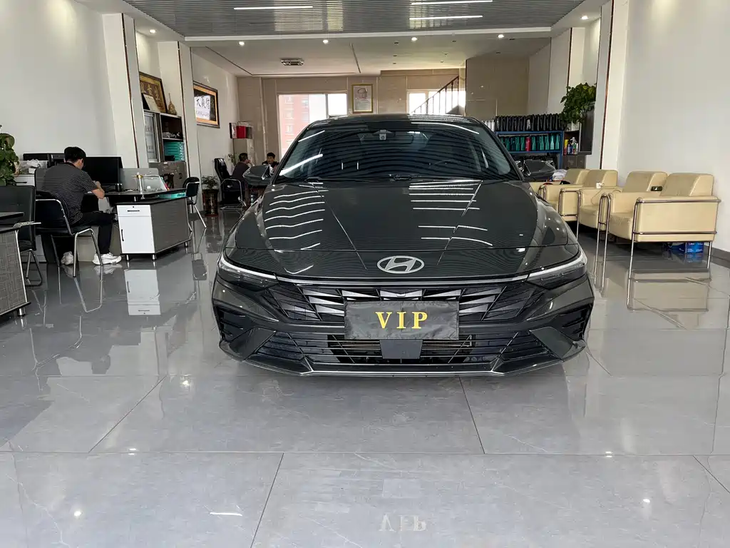 Hyundai Elantra 2023 1.5L CVT LUX Luxury