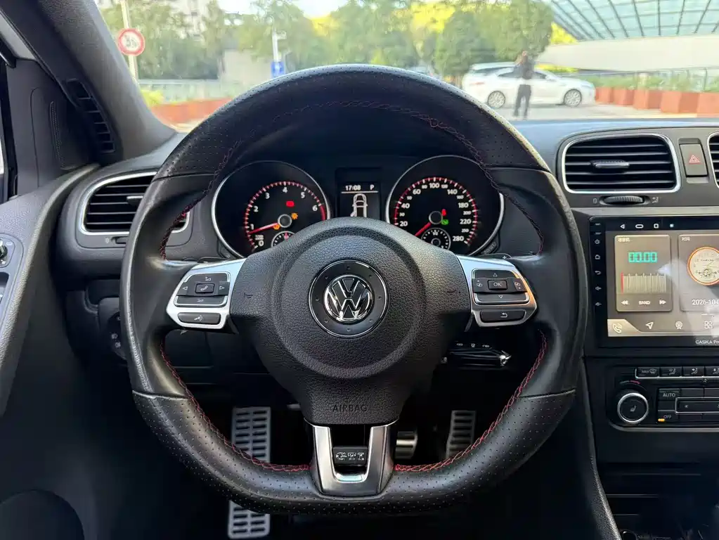 Volkswagen Golf GTI — миниатюра 11