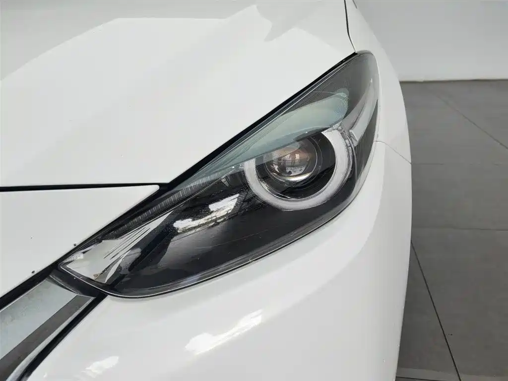 Mazda Mazda3 3 2017 1.5L AT Luxury V