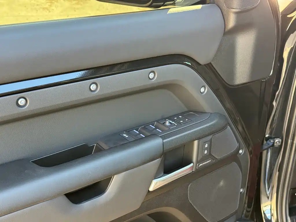 Land Rover Defender — миниатюра 8
