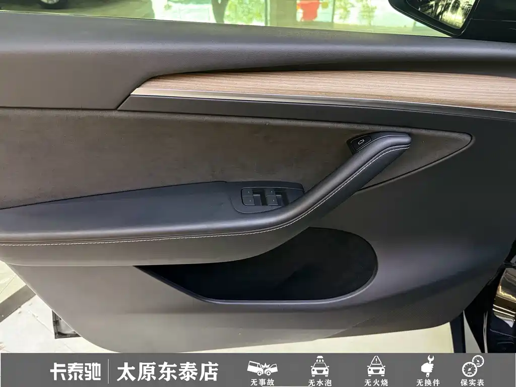 Tesla Model Y — миниатюра 8