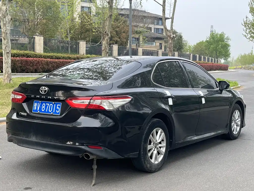 Toyota Camry — миниатюра 9