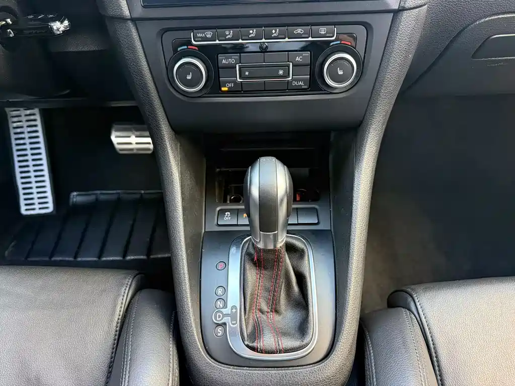 Volkswagen Golf GTI — миниатюра 14