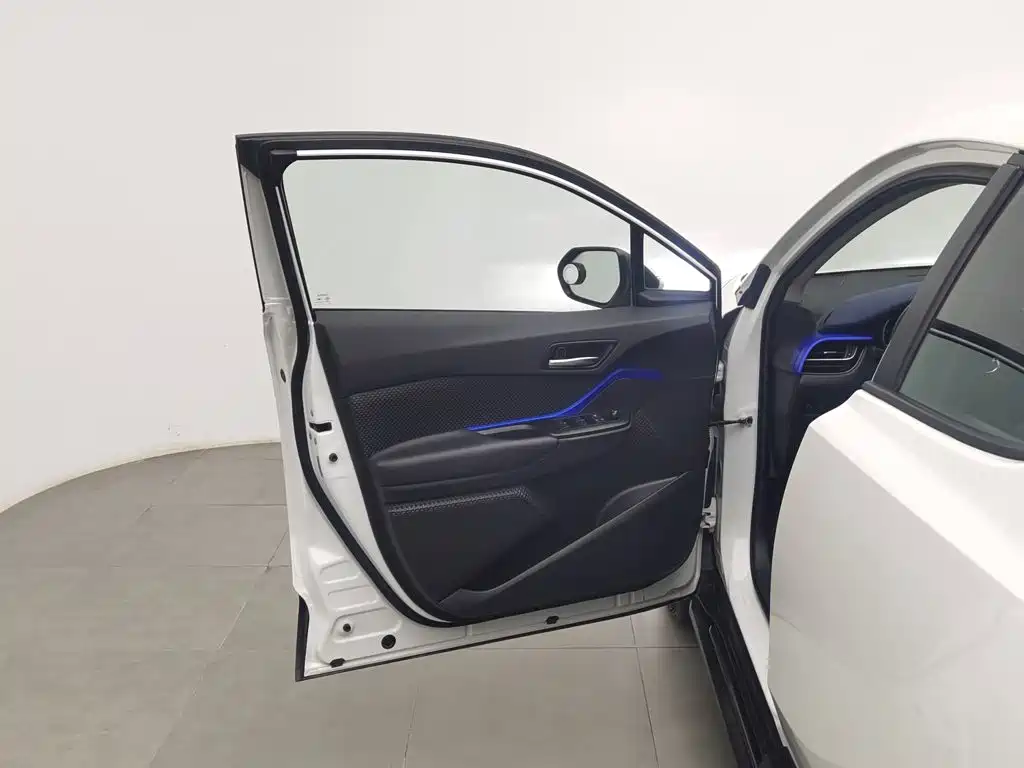 Toyota C-HR — миниатюра 8