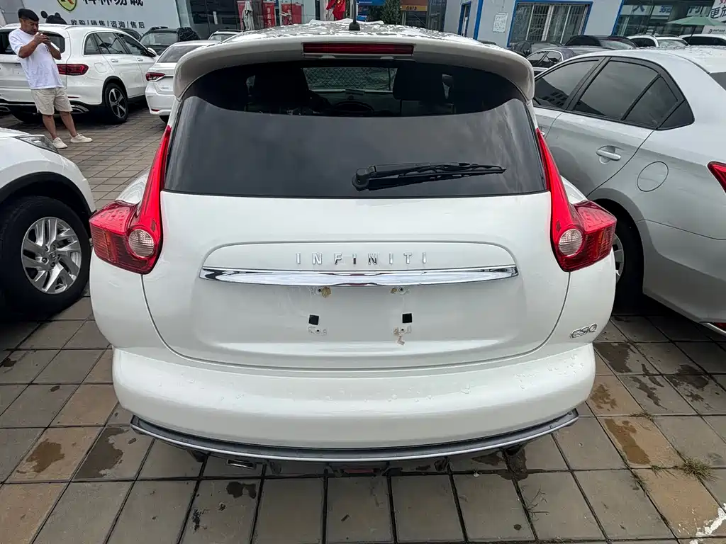 Infiniti ESQ — миниатюра 5