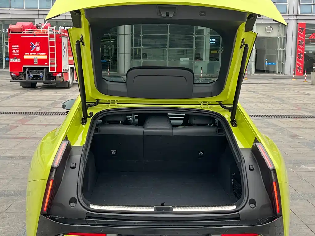 XPeng P7 — миниатюра 20