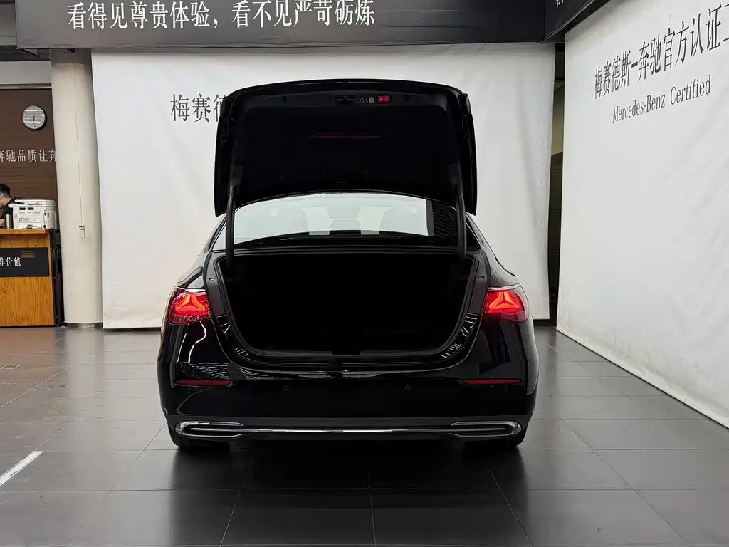 Mercedes-Benz E-Class — миниатюра 21