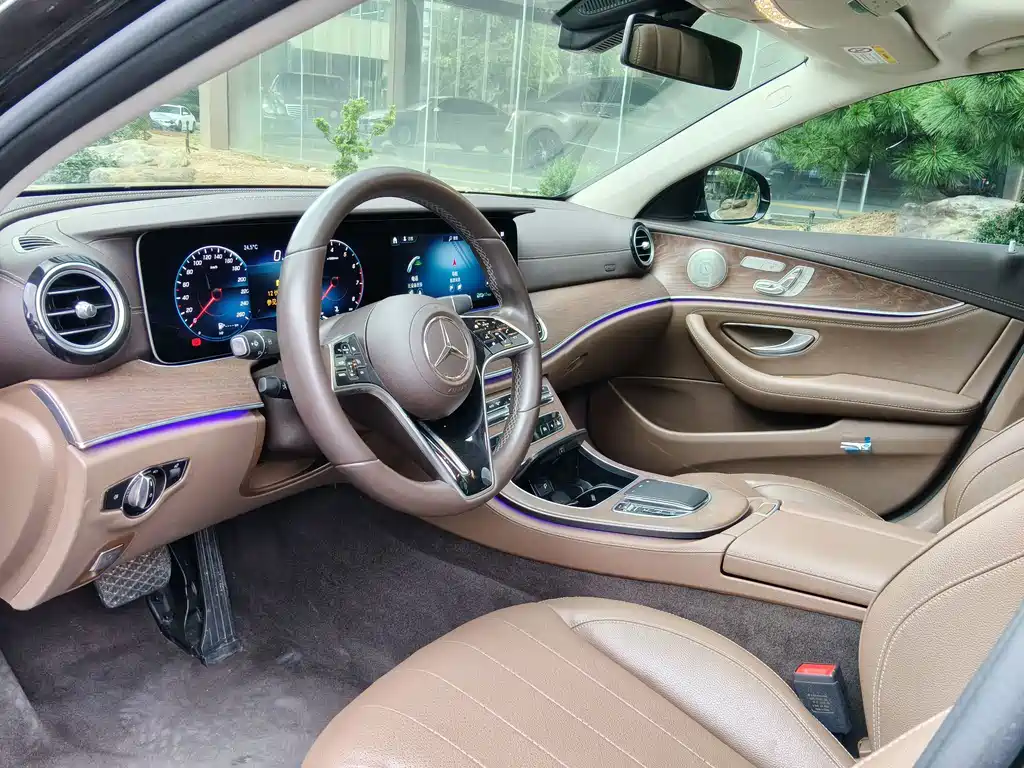 Mercedes-Benz E-Class — миниатюра 5