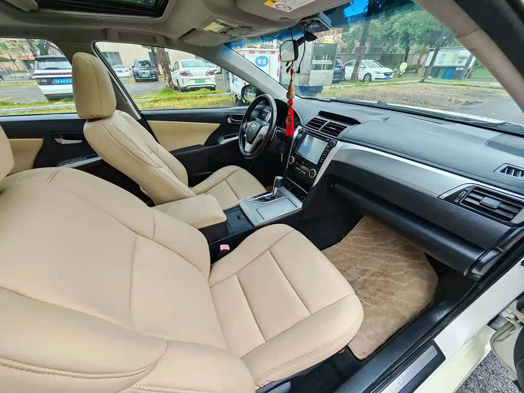 Toyota Camry — миниатюра 14