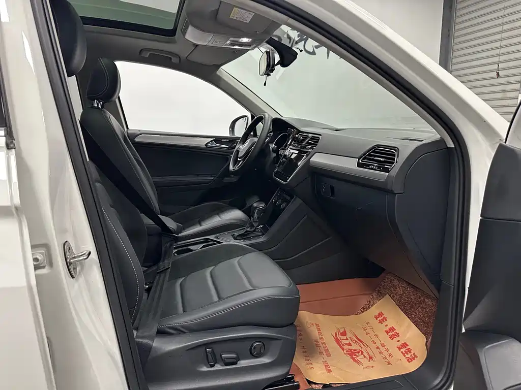Volkswagen Tiguan L — миниатюра 28