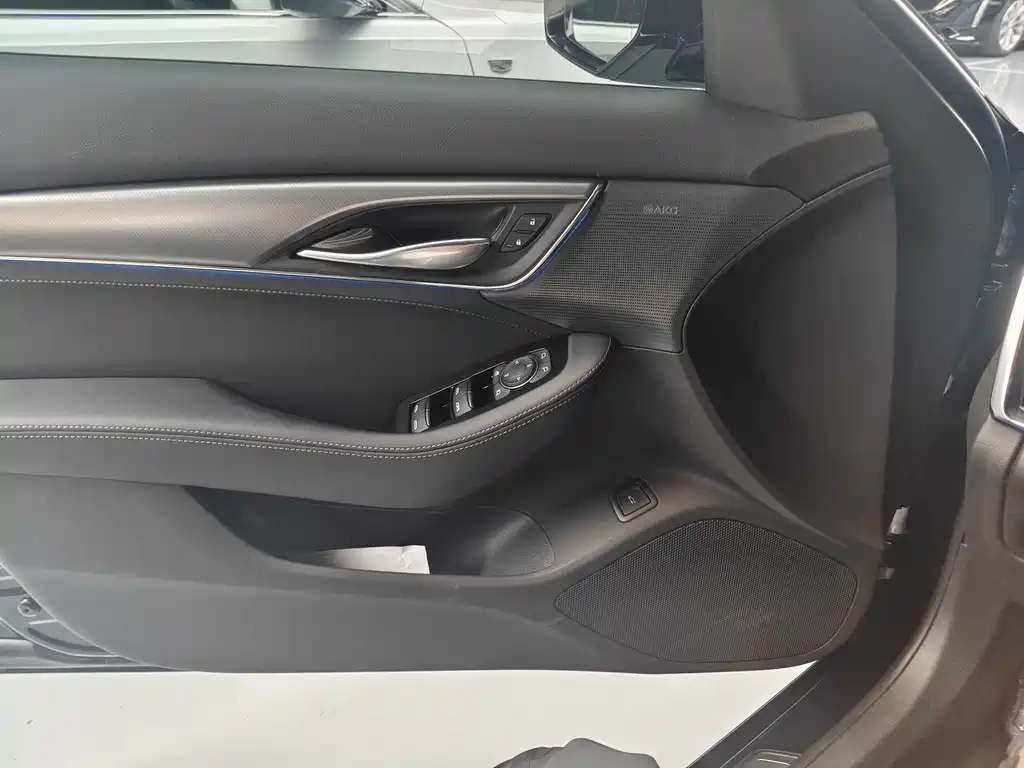 Cadillac CT5 — миниатюра 12